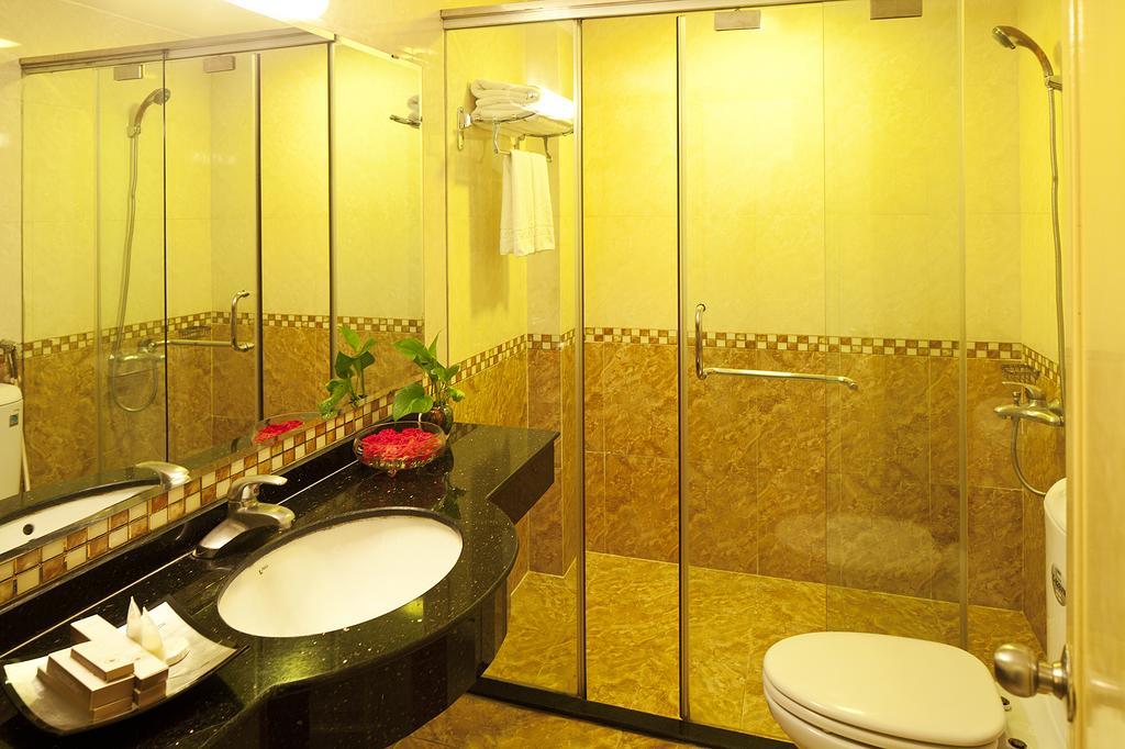 Huyen Chau Hotel Hanoi Bagian luar foto