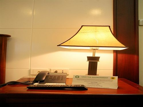 Huyen Chau Hotel Hanoi Bagian luar foto